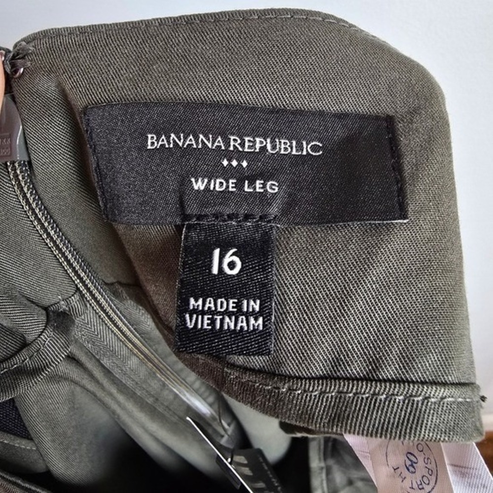 Banana Republic New Olive Green Tencel Pleated Wide Leg Pants Womens SZ 16 Chic - Picture 8 of 11